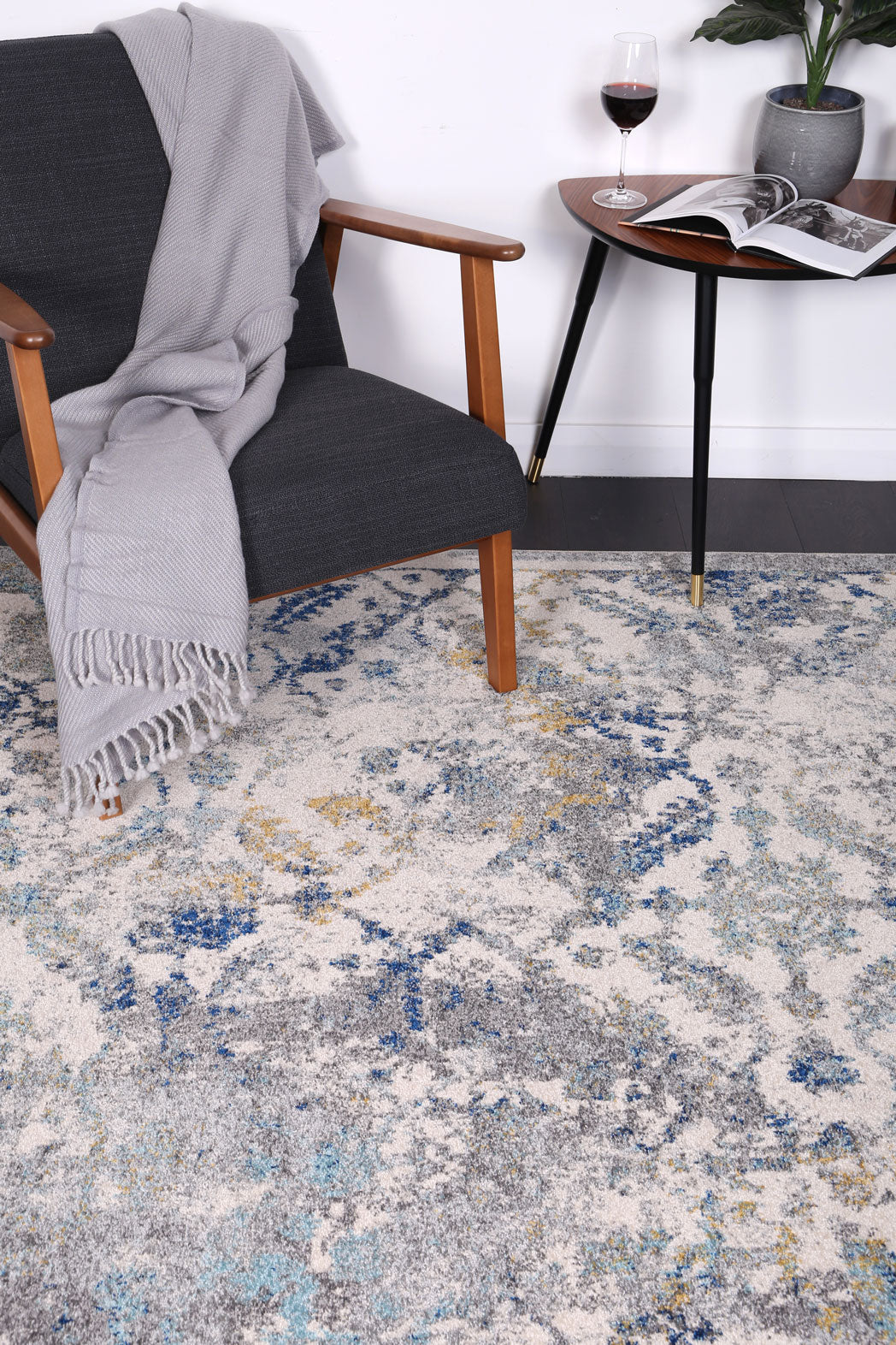 Le Canvas Veda Blue — corner detail