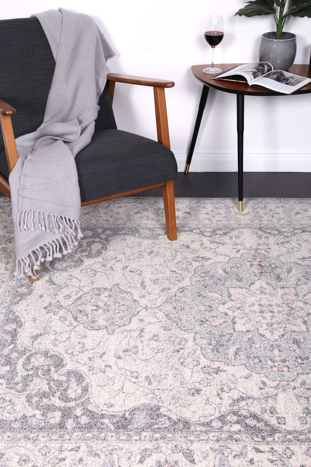Le Canvas Lumen Grey — corner detail