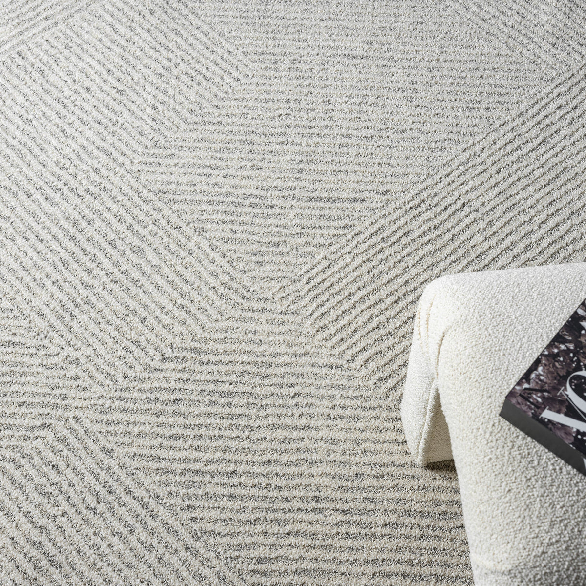 Le Canvas Willa Sand — corner detail