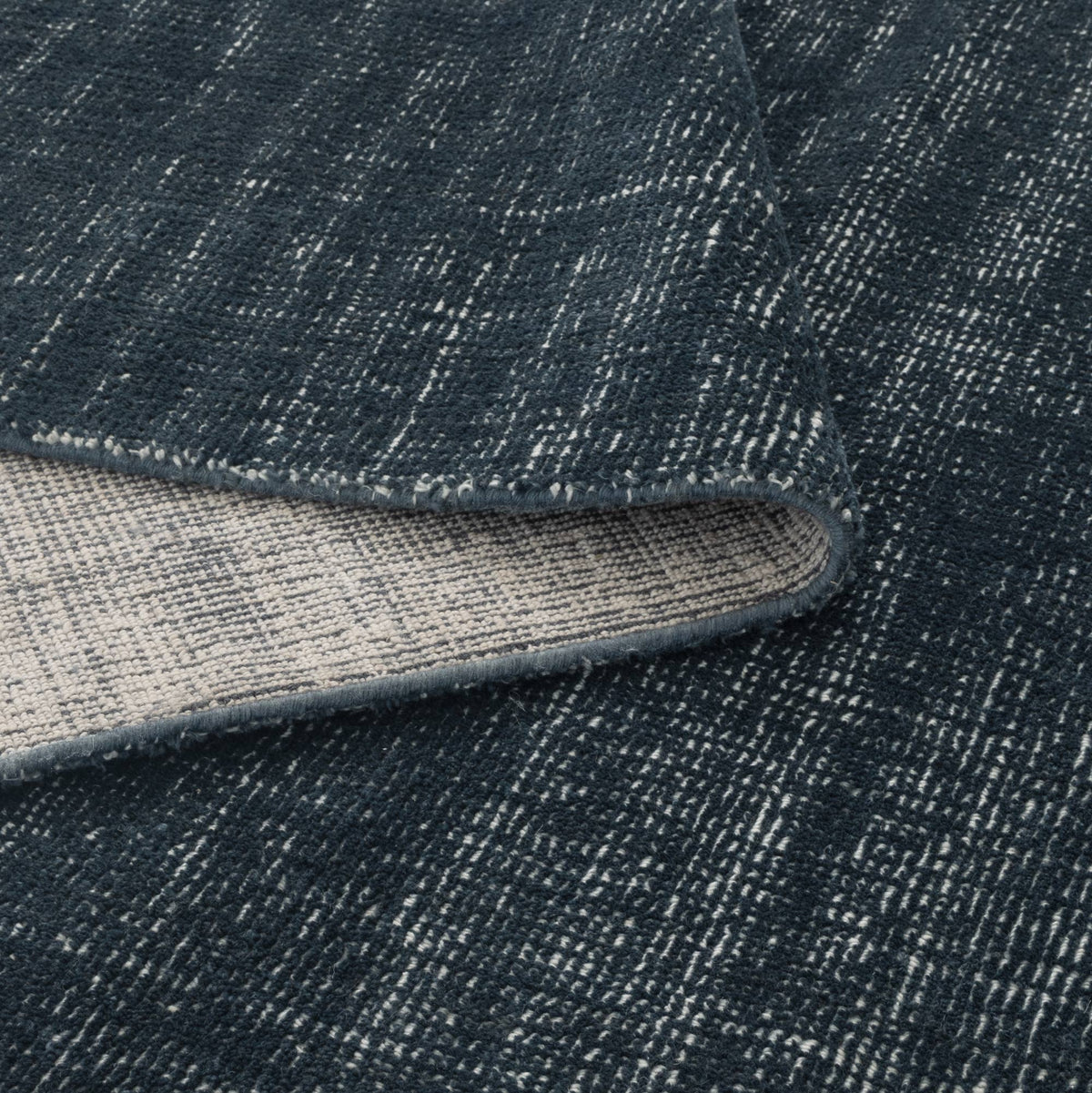 Le Canvas Quill Steel — pile texture