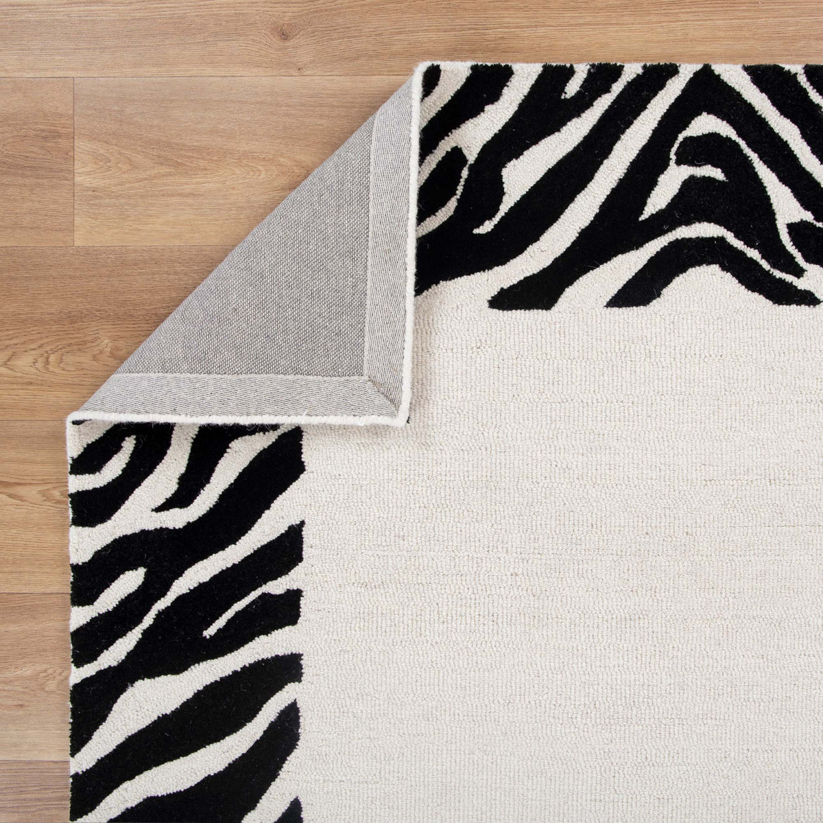 Le Canvas Noor — Black and white rug, showing rug back weave and edge finish