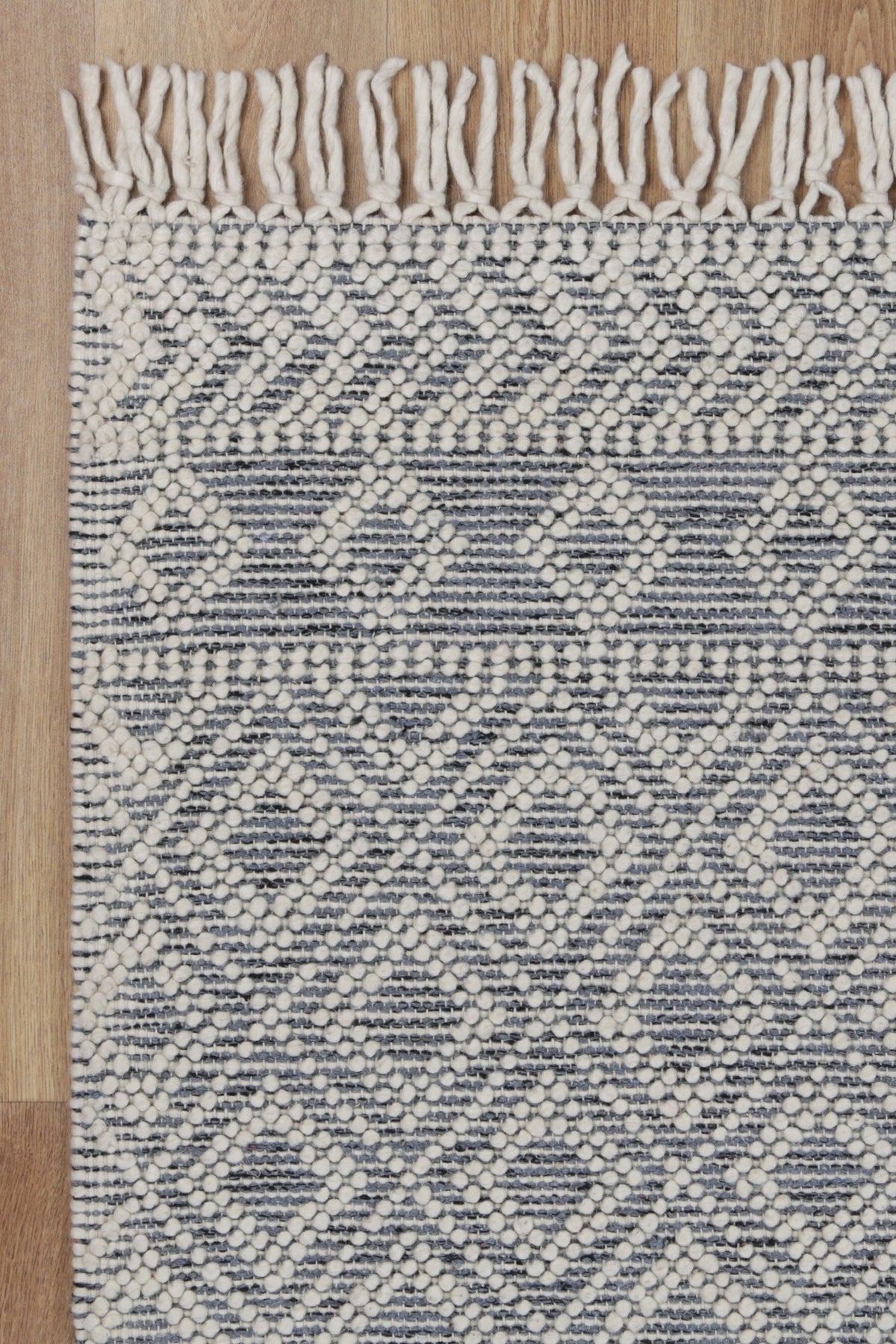 Lumina Grey Ivory — DETAIL