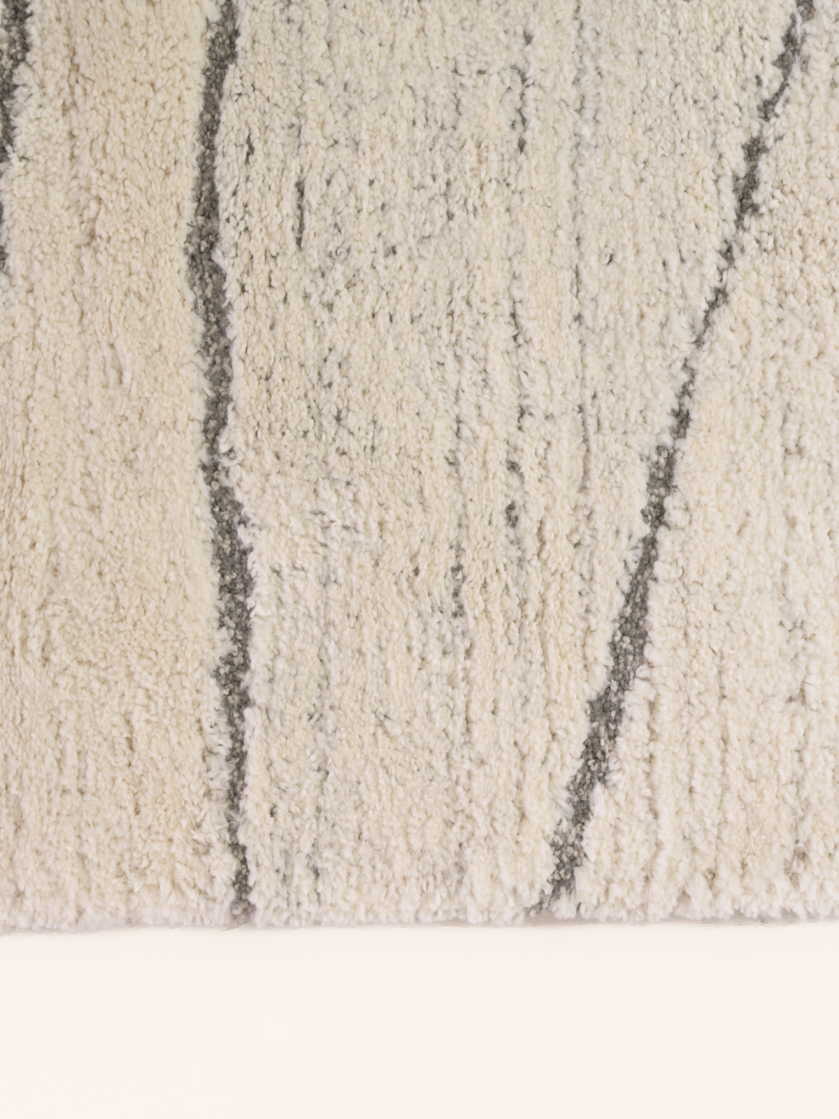 Lilly Cream — DETAIL