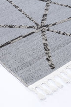 Le Canvas Thorne — Grey and ash rug, corner and tassel detail