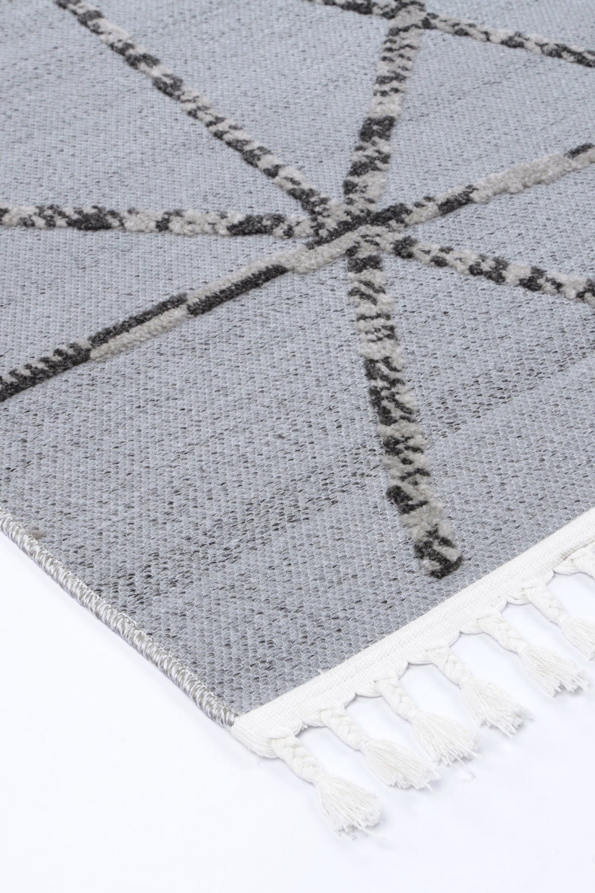 Le Canvas Thorne — Grey and ash rug, corner and tassel detail