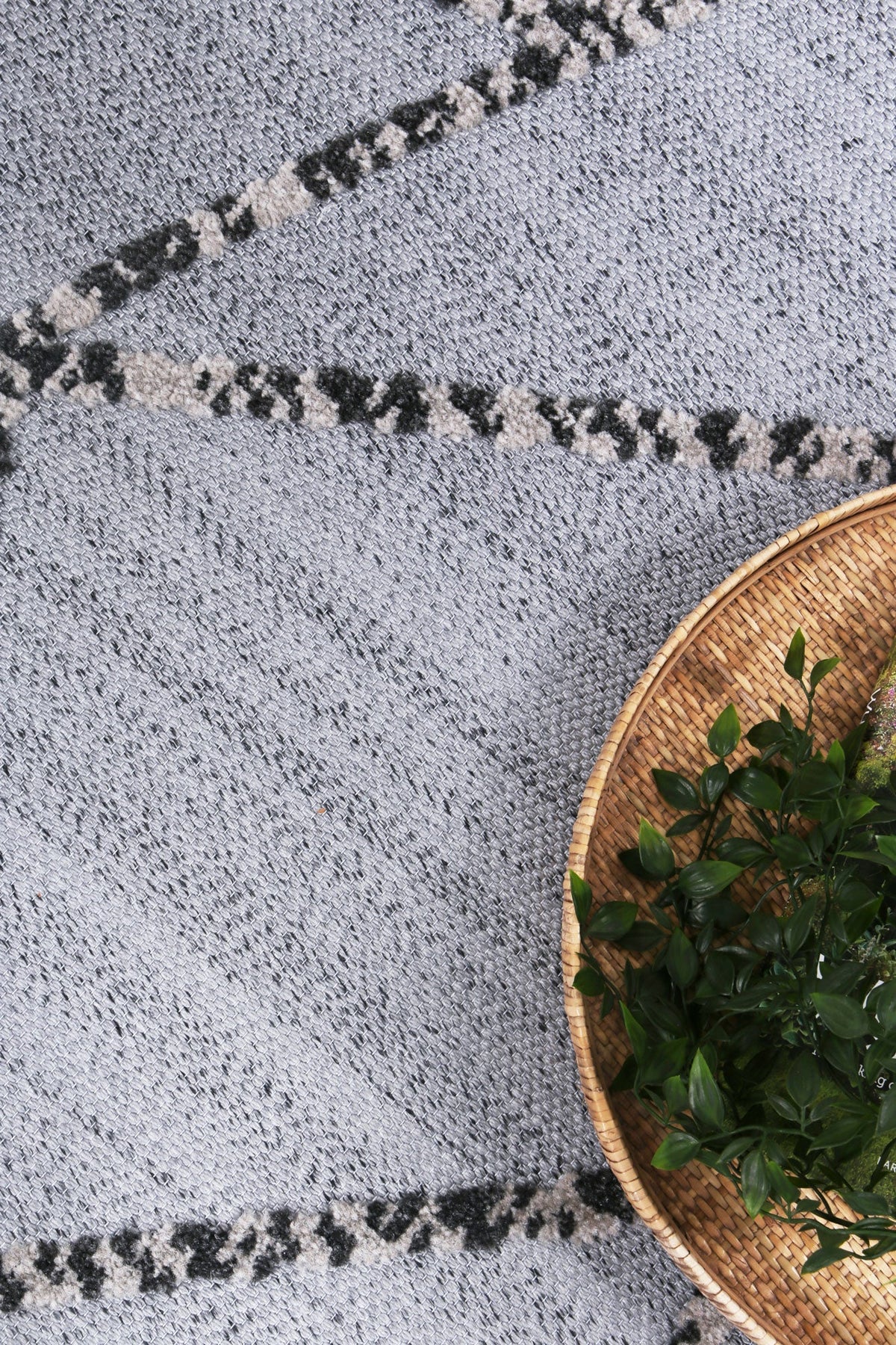 Le Canvas Thorne — Grey and ash rug, pile texture