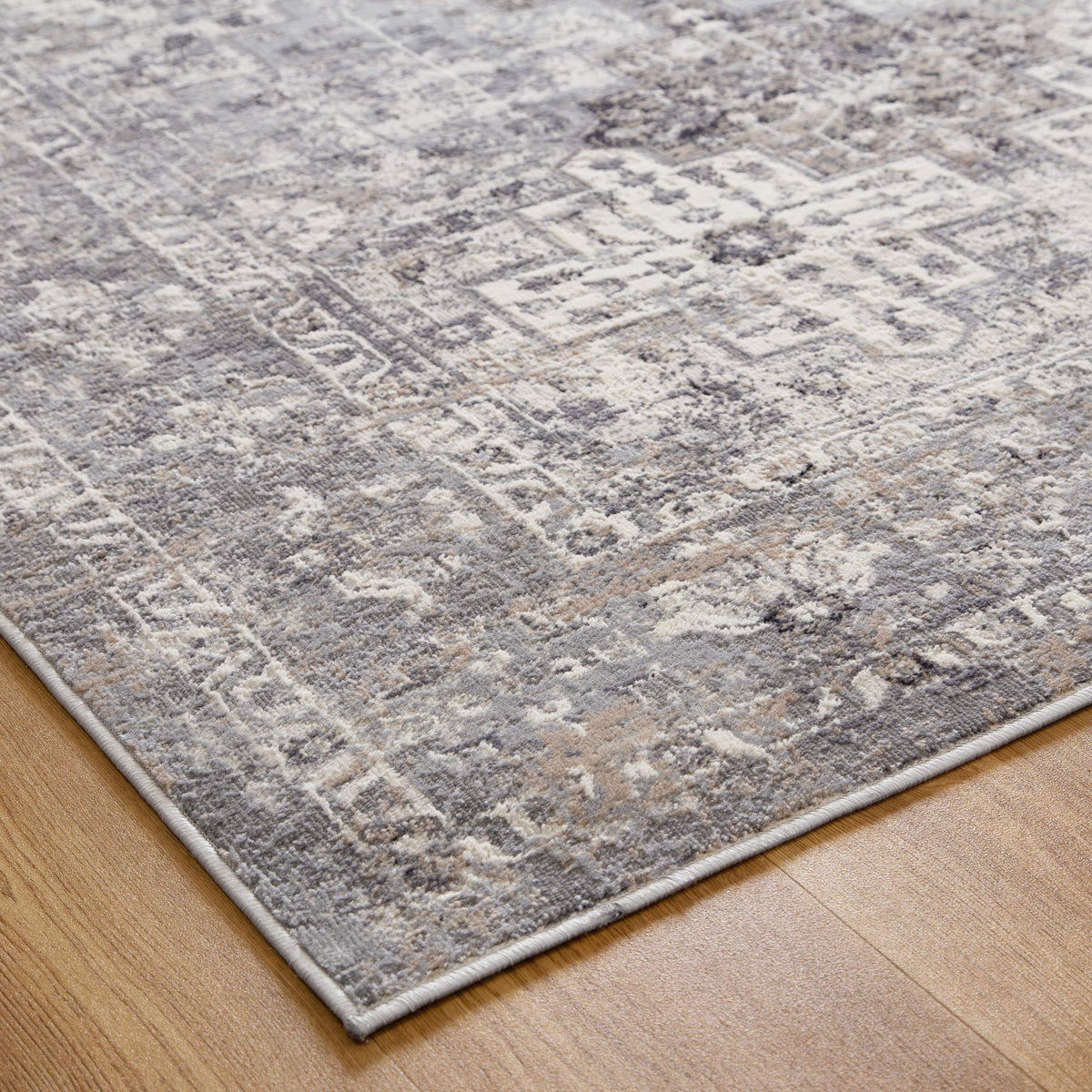 Le Canvas Oriel — Grey rug, corner and edge detail