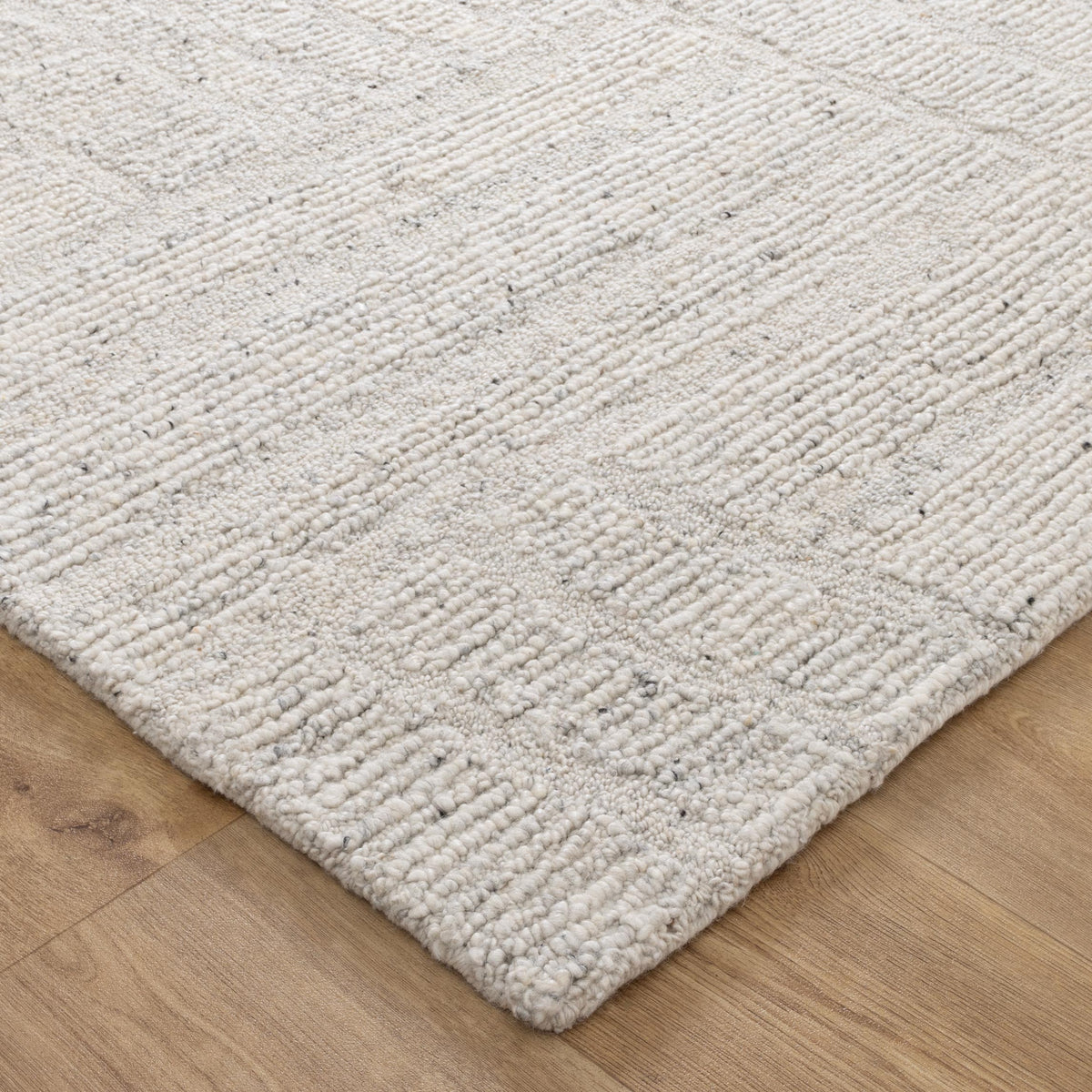 Le Canvas Lumen — Silver rug, corner and bound-edge detail on timber floor
