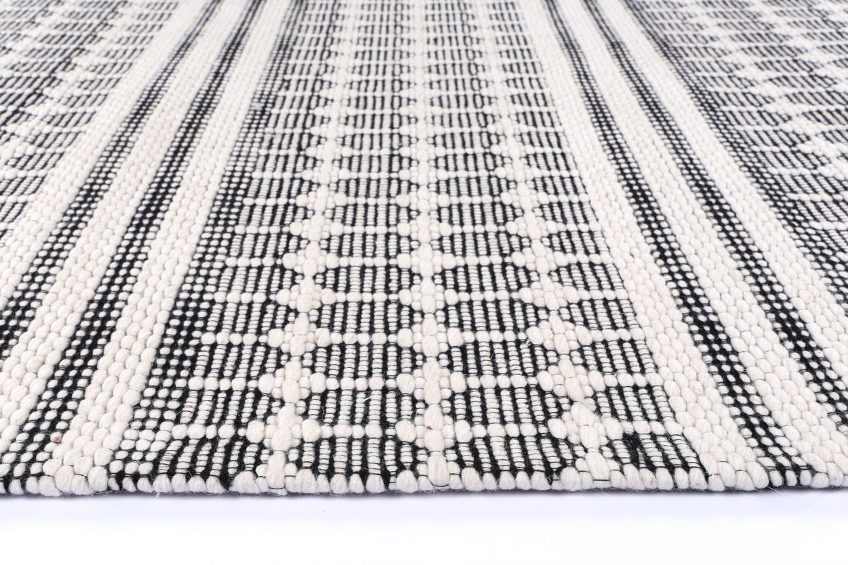 Kailua Black White — DETAIL
