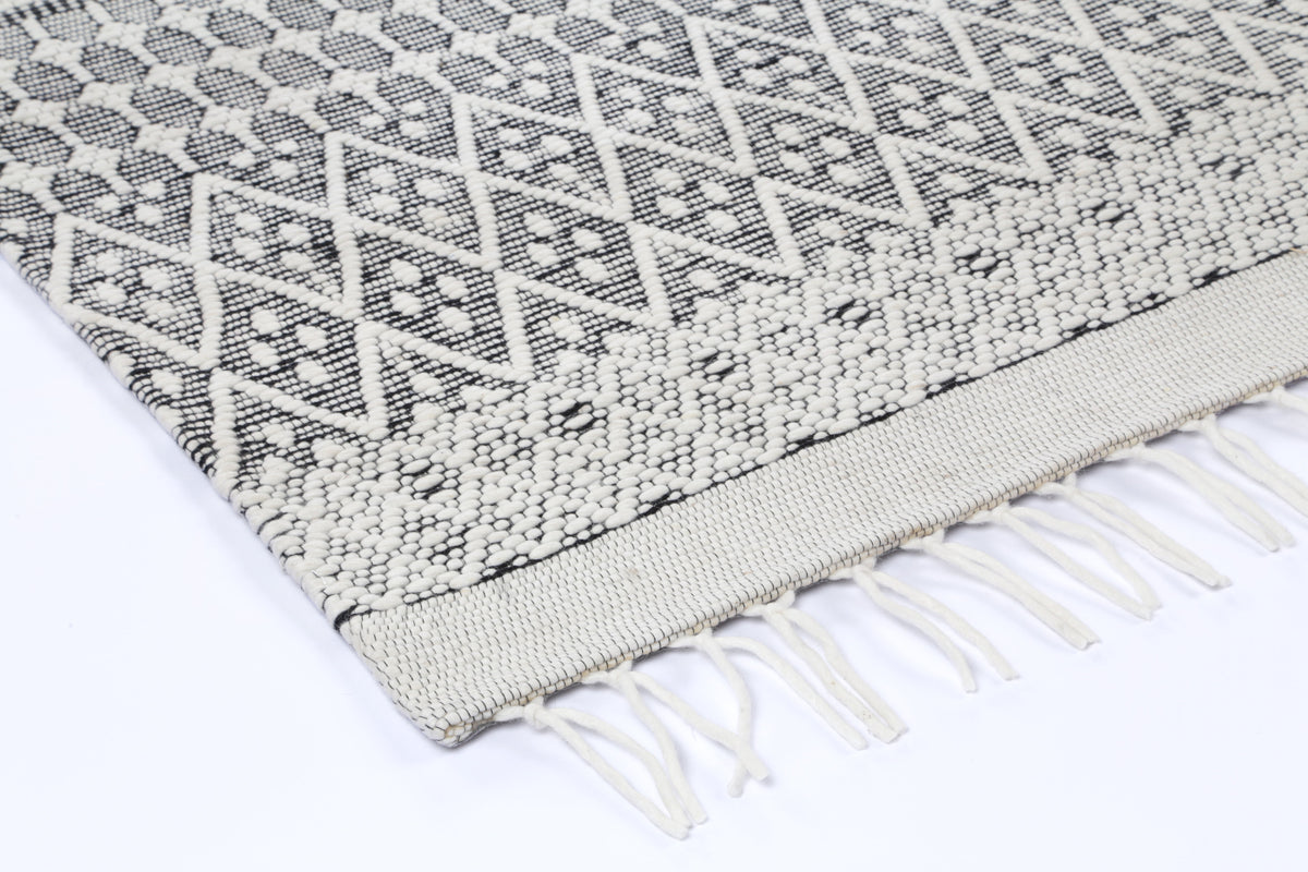 Kailua Black White — DETAIL