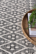 Kailua Black White — DETAIL