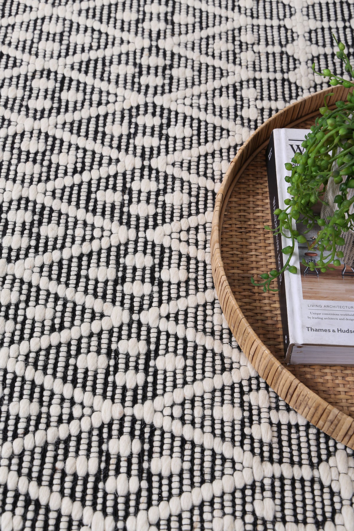 Kailua Black White — DETAIL