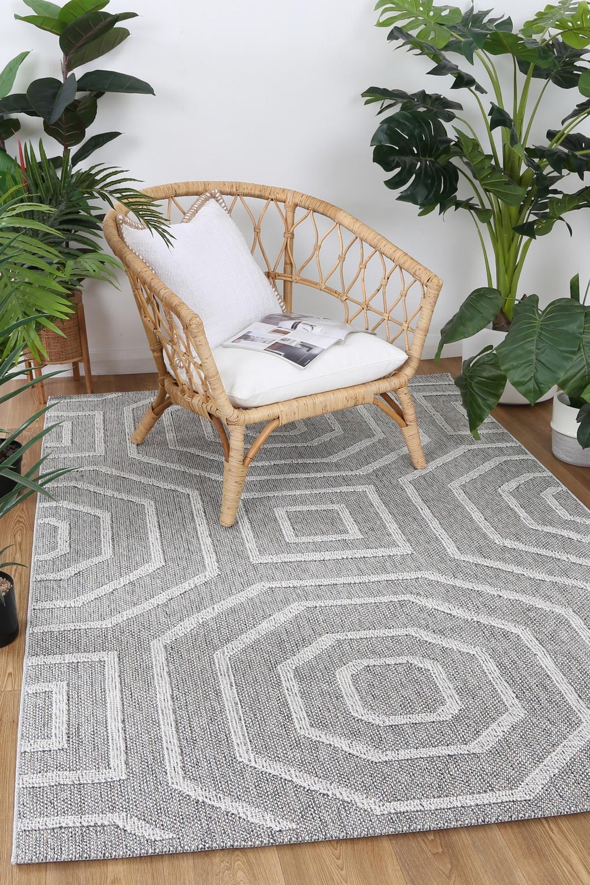 Le Canvas Linden — Grey rug, in-room view 1