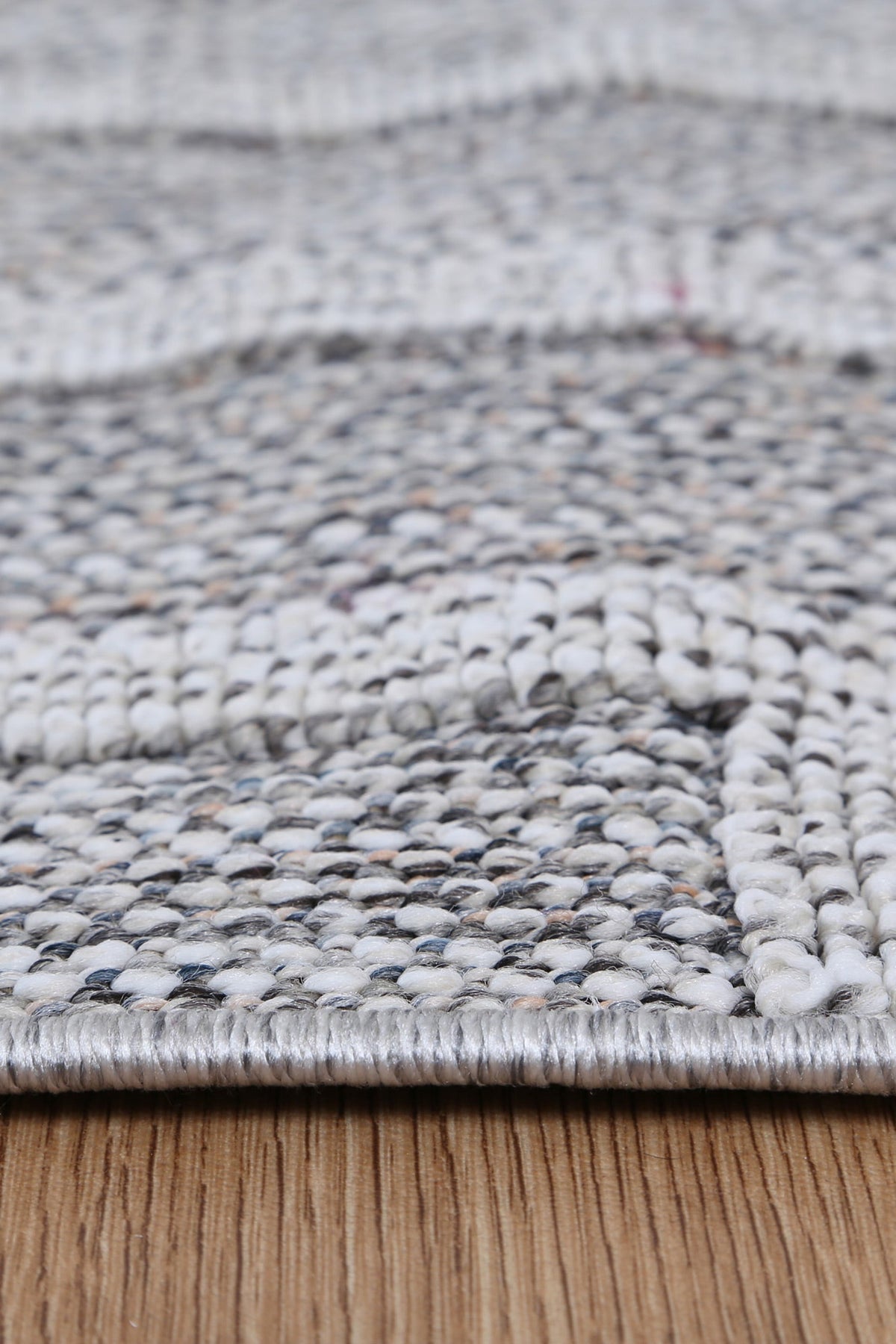 Le Canvas Linden — Grey rug, in-room view 5