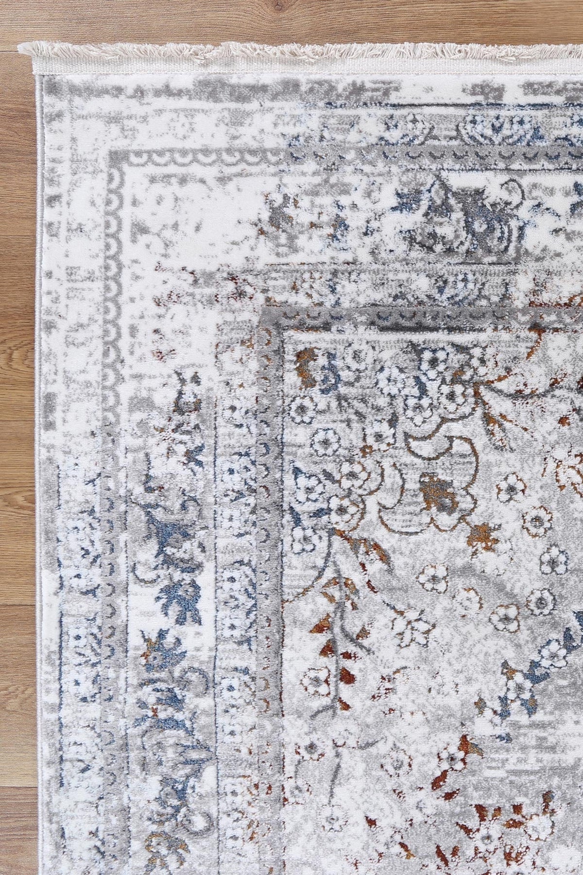Le Canvas Amber — Multi rug, in-room view 1