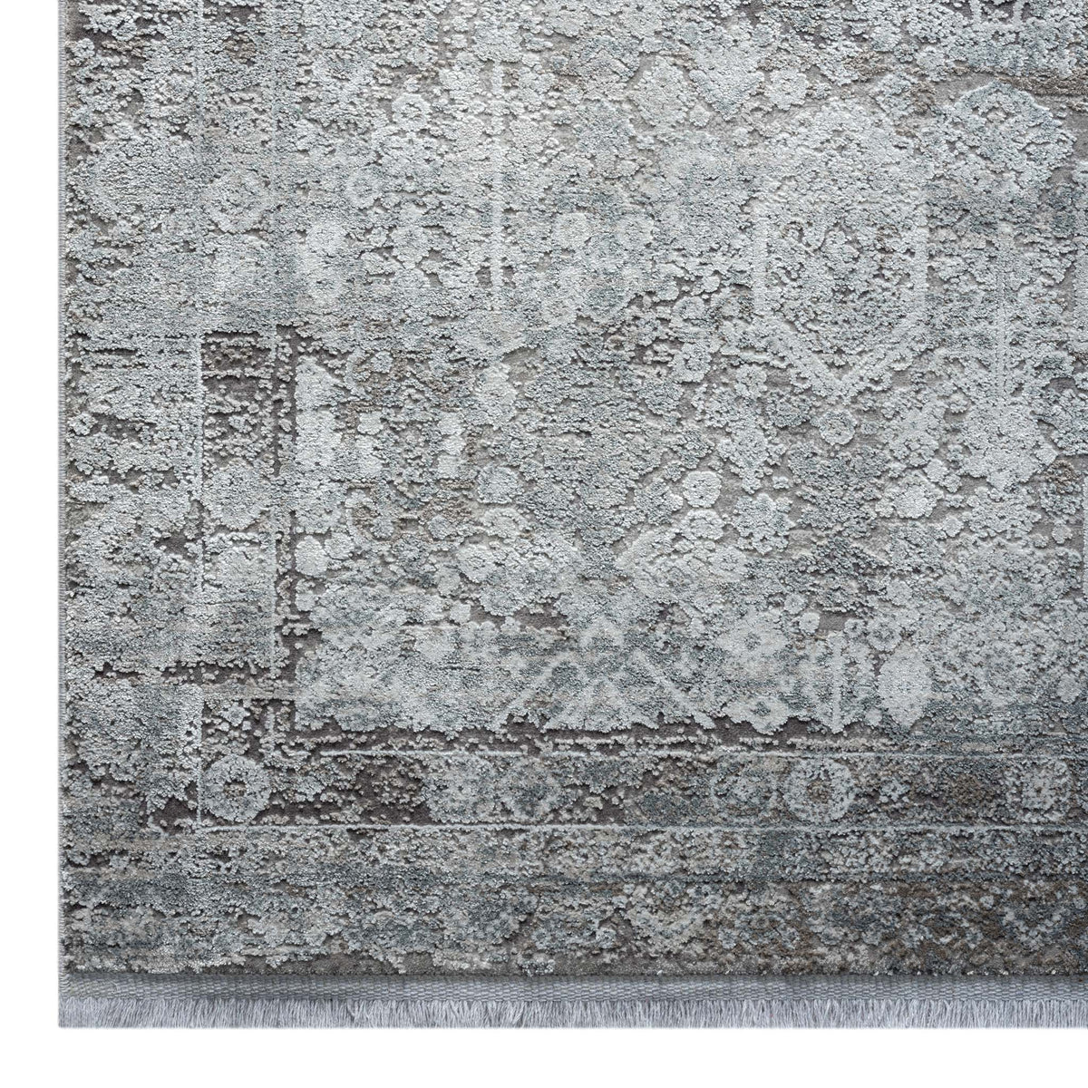 Le Canvas Halden — Grey rug, corner and fringe detail