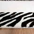 Noor Black White — detail