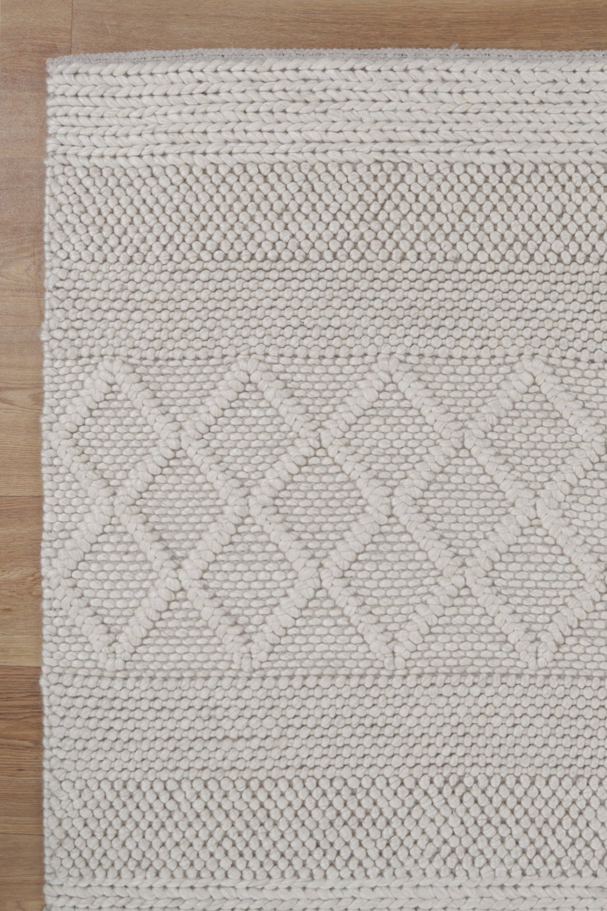 Bella Ivory — DETAIL