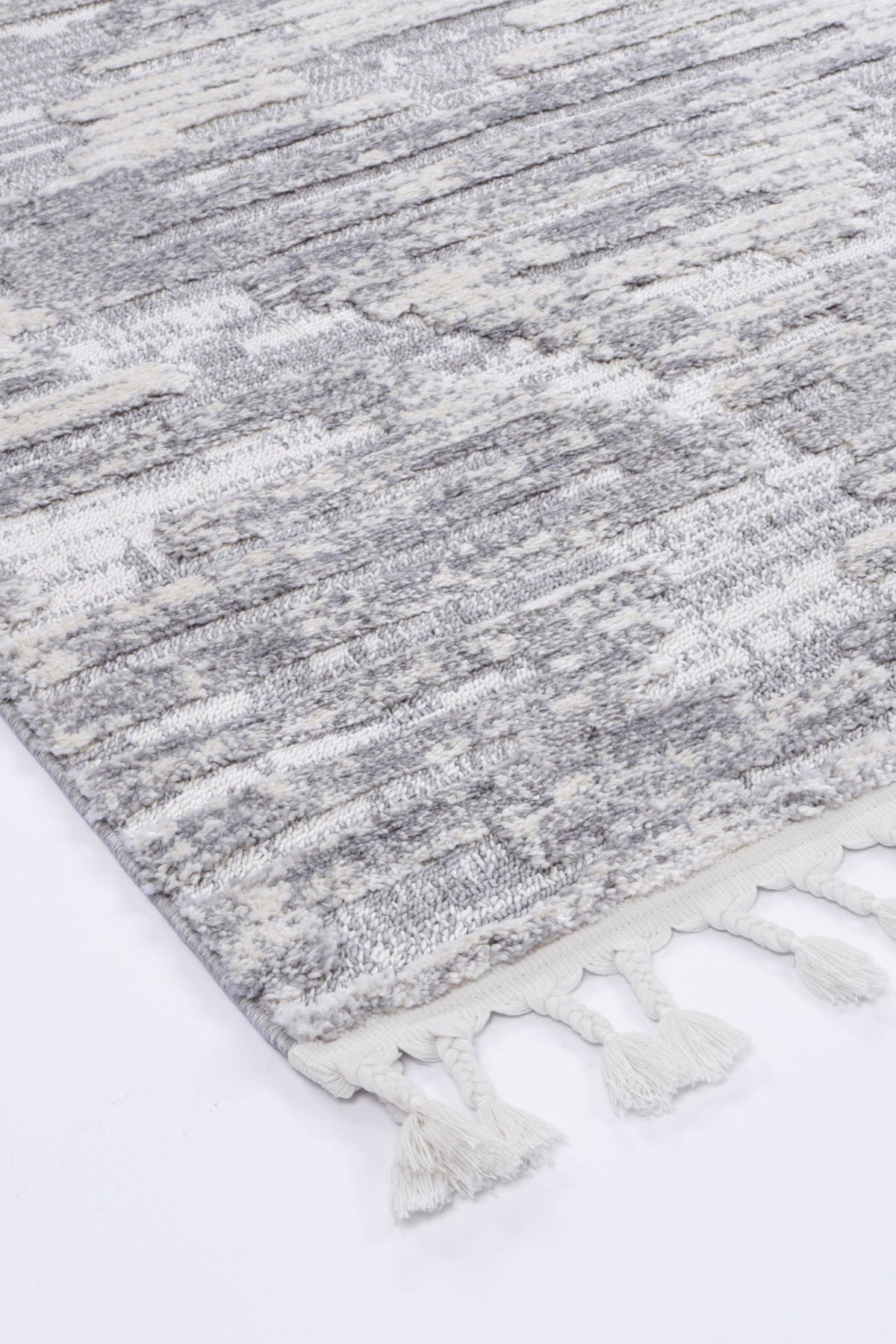 Supporting gallery image — exact source recovery (slot08_bilbao-ishka-grey-rug_04.jpg)