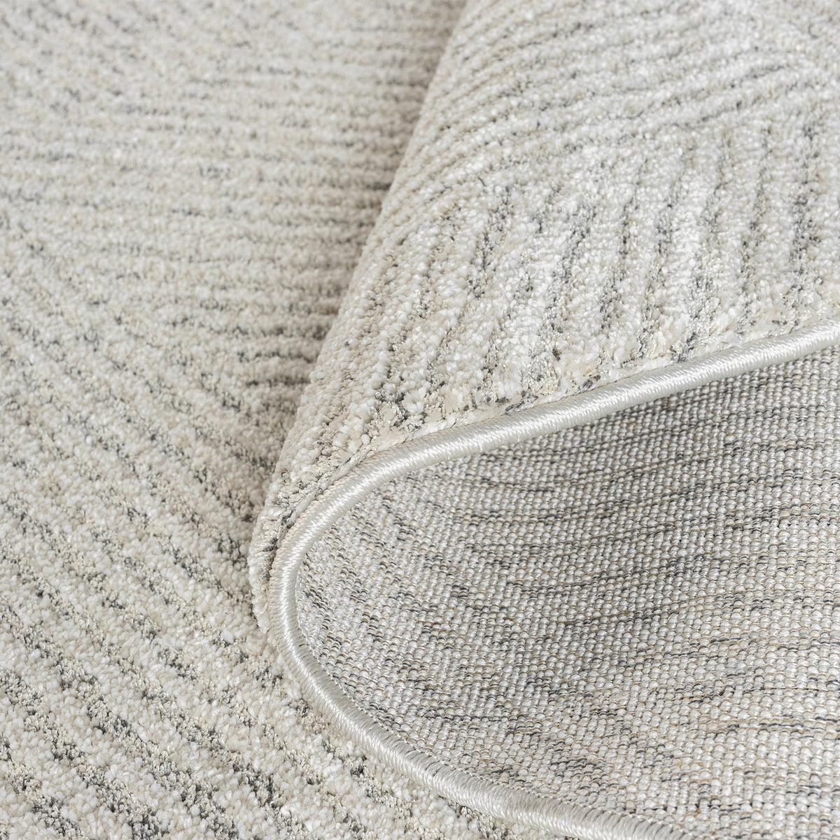 Tova Sand — DETAIL